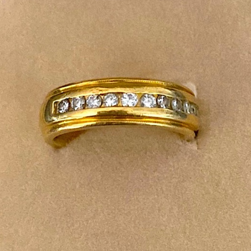 18 Kt Gold And Diamond Band